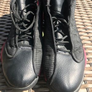 Sz 11 men’s athletic shoes NA black and red